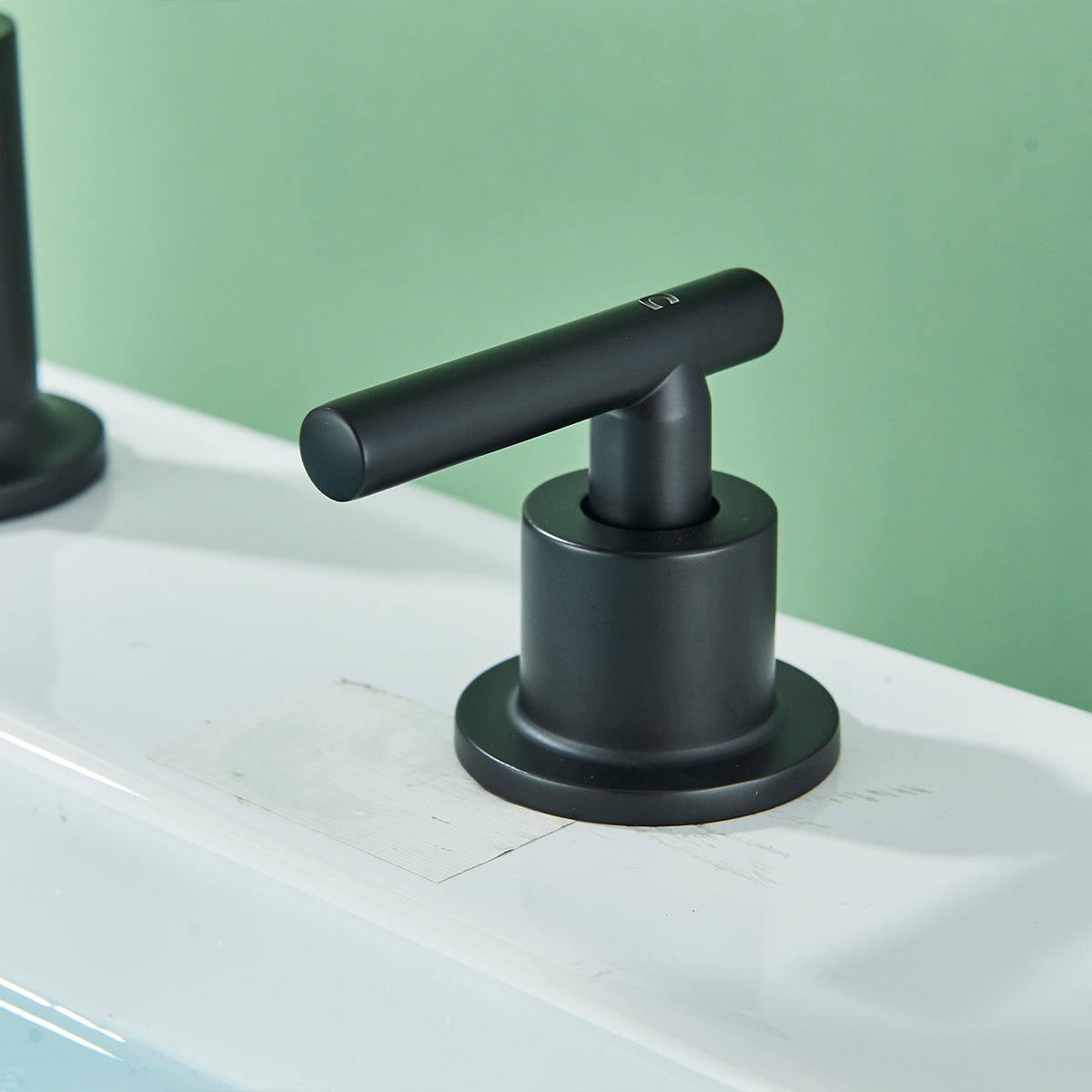 Polished Chrome Brass Mounted Bathroom Sink Faucet