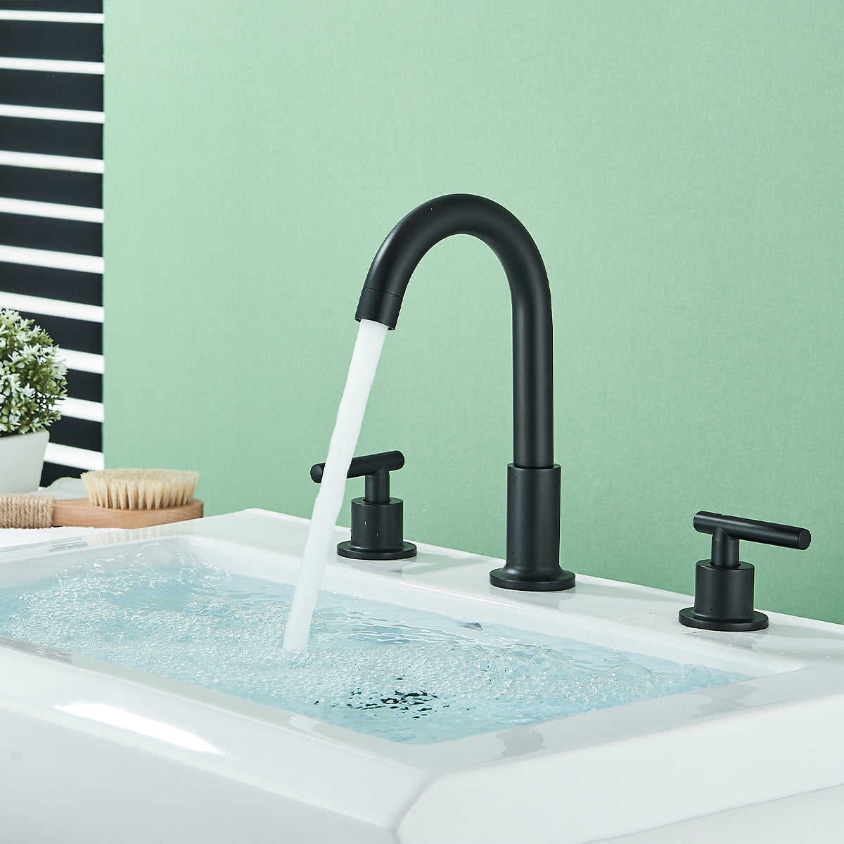 Polished Chrome Brass Mounted Bathroom Sink Faucet 